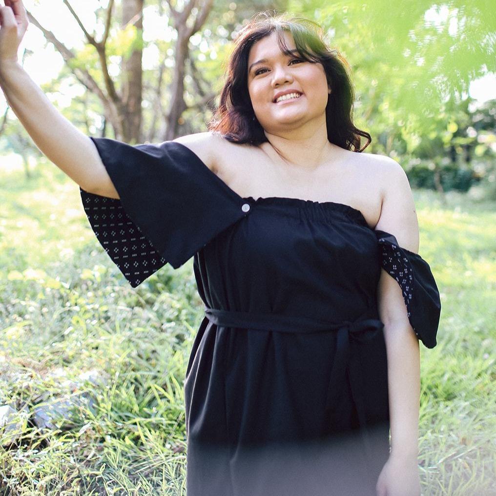 Black off the best sale shoulder dress plus size