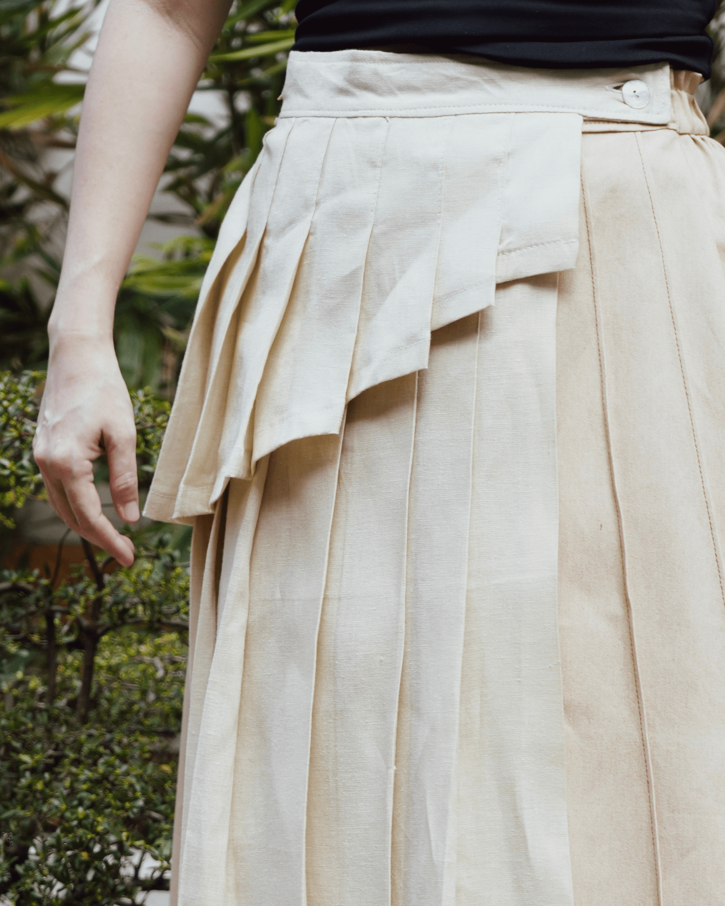 2-Way Pleated Wrap Skirt Beige Fashion R2R On Repeat